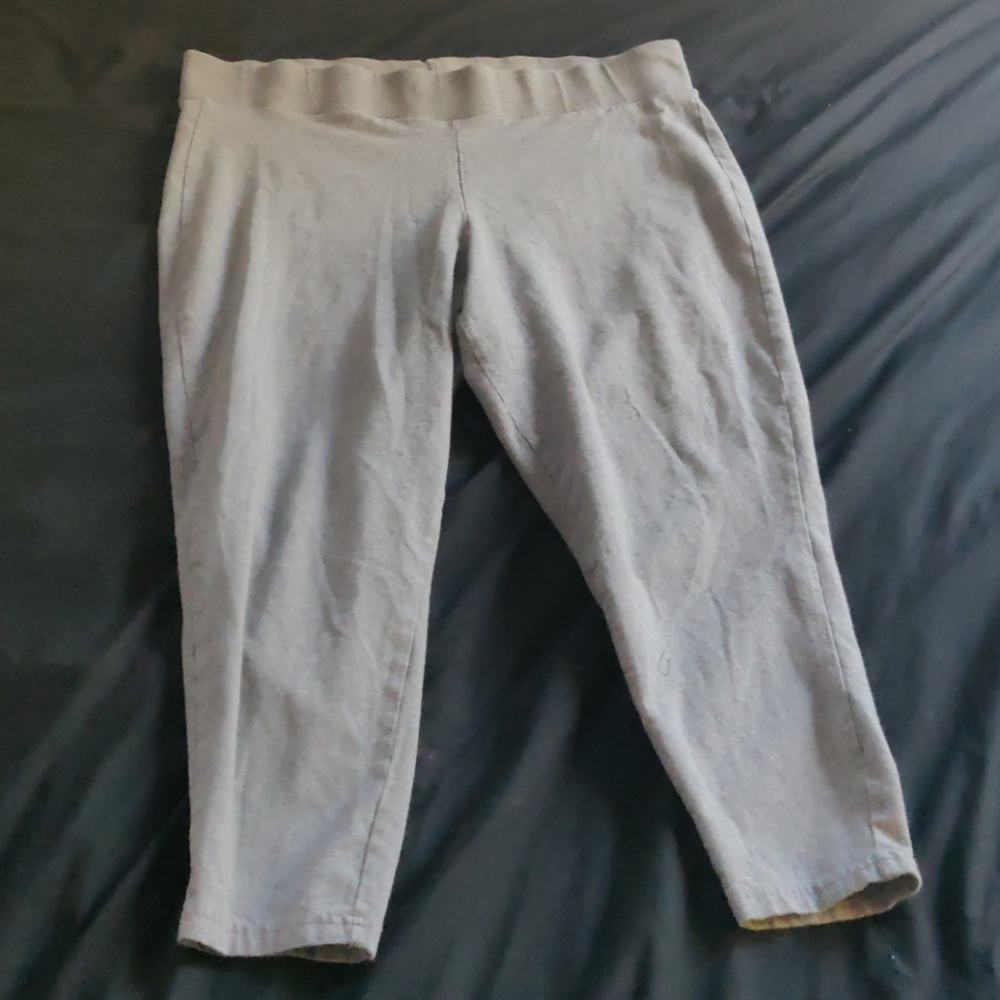 Torrid Size 2 Gray Crop Leggings